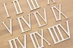 Découvrez l'utilisation des chiffres romains dans la numérotation des pages de livres anciens.